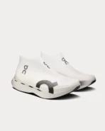 On - LightSpray Cloudboom Strike White / Black Running Shoes - Image 2